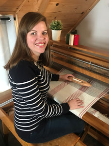 Weaving on my 4-shaft Leclerc Loom